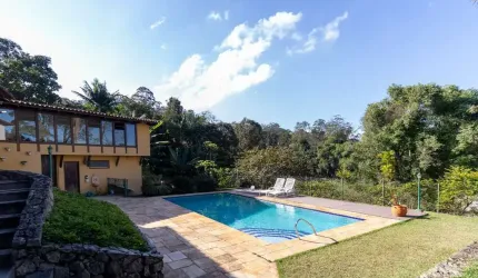 Sobrado para venda com 5 quartos, sendo 3 suítes, 650m²