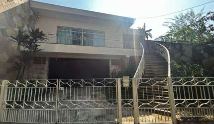 Casa tipo para venda com 4 quartos, sendo 1 suíte, 240m²