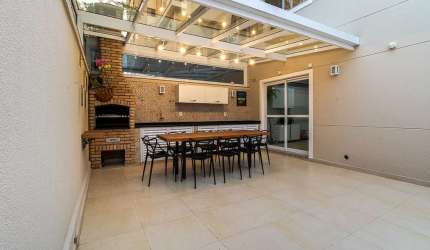 Casa em condomínio para venda com 4 quartos, sendo 2 suítes, 307m²