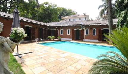 Casa tipo para venda com 5 quartos, sendo 2 suítes, 460m²