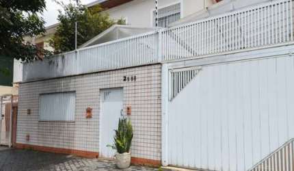 Casa tipo para venda com 3 quartos, sendo 1 suíte, 200m²