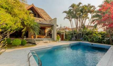 Sobrado para venda com 4 quartos, sendo 4 suítes, 391m²