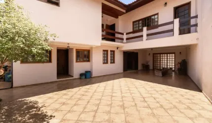 Sobrado para venda com 3 quartos, sendo 3 suítes, 248m²