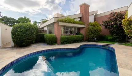 Casa tipo para venda com 7 quartos, sendo 5 suítes, 495m²
