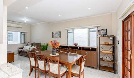 Sobrado para venda com 5 quartos, sendo 1 suíte, 200m²