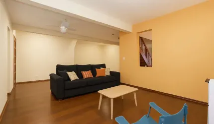 Casa de vila para venda com 5 quartos, sendo 2 suítes, 199m²