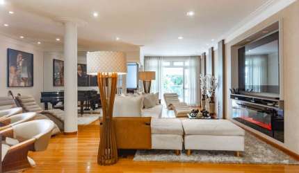 Casa tipo para venda com 5 quartos, sendo 4 suítes, 462m²