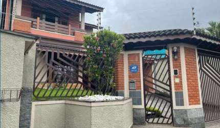 Sobrado para venda com 4 quartos, sendo 2 suítes, 333m²