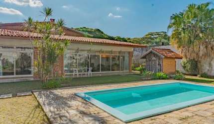 Casa tipo para venda com 3 quartos, sendo 3 suítes, 589m²