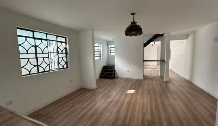 Casa tipo para venda com 2 quartos, sendo 1 suíte, 155m²