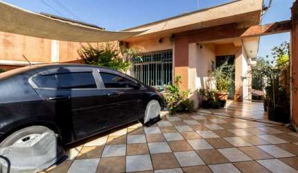 Casa tipo para venda com 4 quartos, sendo 1 suíte, 235m²