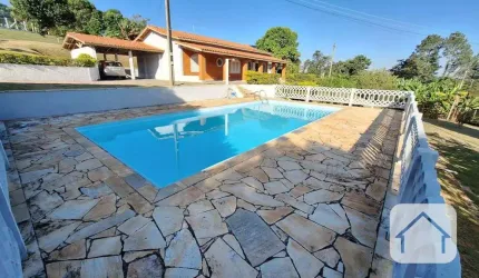 Linda Casa de Campo em Terreno Espaçoso!