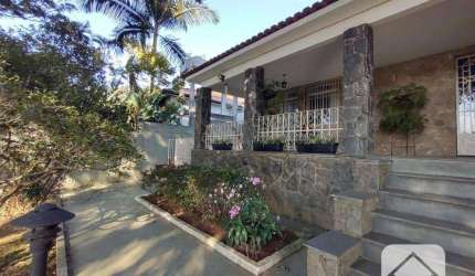 Encantadora Residência com Ambientes Integrados e Jardim Exuberante na Vila Pirajussara