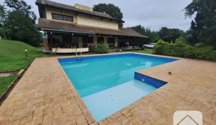 Viva em Harmonia com a Natureza: Casa Exclusiva no Condomínio Itaembu!