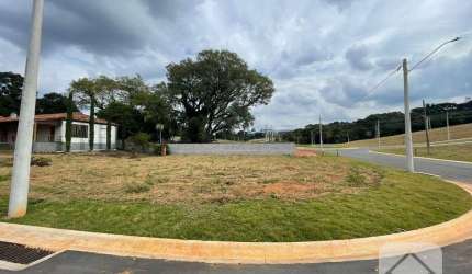 Lote Plano de esquina por R$ 358mil com 318m2 - em Louveira/SP