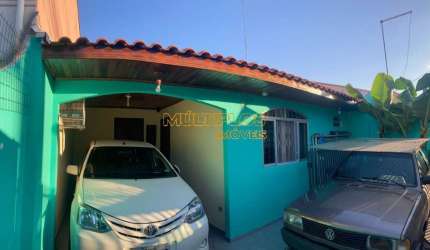 Imperdível casa à venda em Curitiba-PR, no bairro Uberaba, com 3 quartos, 1 suíte, 2 salas, 2 vagas de garagem e 90m² de área.