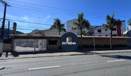 Triplex no Canto do Forte – Piscina, Churrasqueira e Segurança em Condomínio Fechado