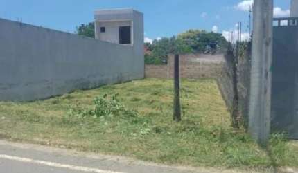 vende-se um terreno.