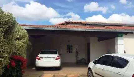 Casa - Padrão, para Venda em Uberlândia/MG