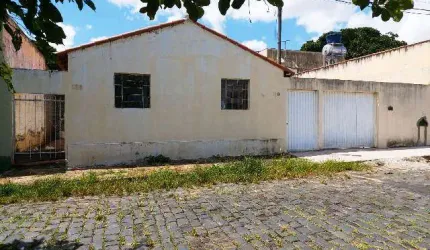 Casa - Padrão, para Venda em Uberlândia/MG