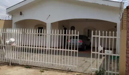 Casa - Padrão, para Venda em Uberlândia/MG