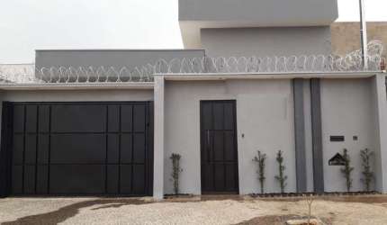 Casa - Padrão, para Venda em Uberlândia/MG