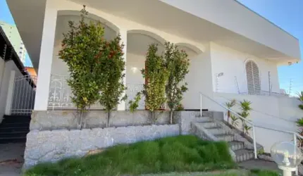 Comercial - Casa, para Venda em Uberlândia/MG