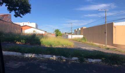 Terreno - Comercial, para Venda em Uberlândia/MG