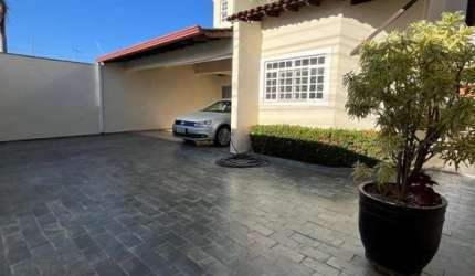 Casa - Sobrado Padrão, para Venda em Uberlândia/MG