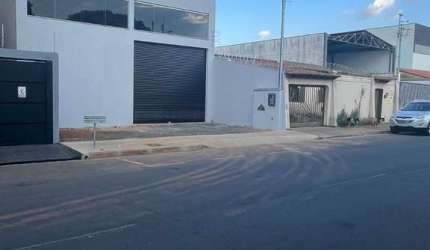 Comercial - Galpão, para Venda em Uberlândia/MG