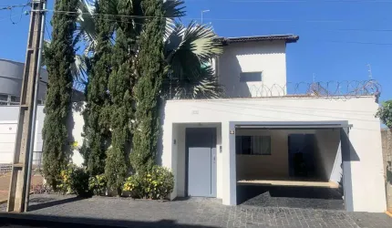 Casa - Sobrado Padrão, para Venda em Uberlândia/MG