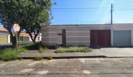 Casa - Padrão, para Venda em Uberlândia/MG
