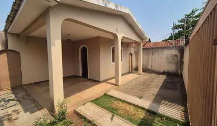 Casa - Padrão, para Venda em Uberlândia/MG