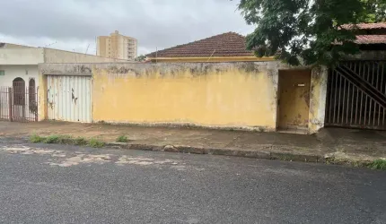 Casa - Padrão, para Venda em Uberlândia/MG