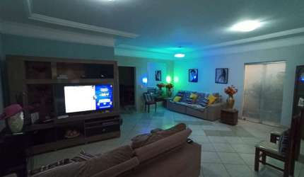 Casa - Sobrado Padrão, para Venda em Uberlândia/MG