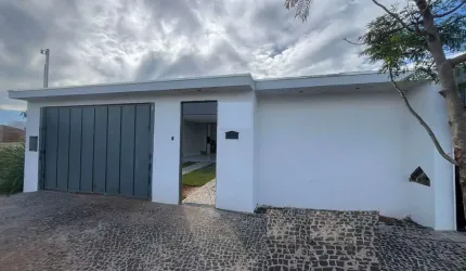Casa - Padrão, para Venda em Uberlândia/MG