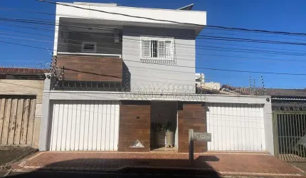 Casa - Sobrado Padrão, para Venda em Uberlândia/MG