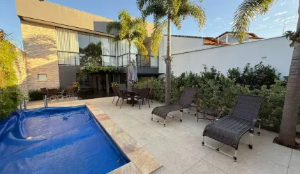 Casa - Sobrado Padrão, para Venda em Uberlândia/MG