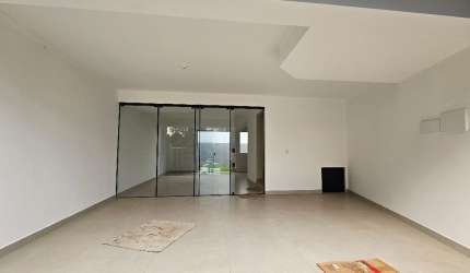 Belíssimo sobrado geminado com 1 suíte mais 2 quartos à venda no bairro Costa e Silva em Joinville/SC por R$ 710.000,00.