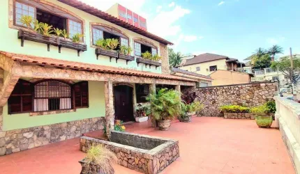 Casa à venda em Duque de Caxias, Jardim Vinte e Cinco de Agosto, com 3 quartos, com 178.8 m²