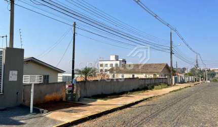 Terreno com 1.329,36 m² - Oficinas