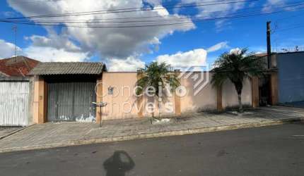 Residência com amplo Terreno - Órfãs
