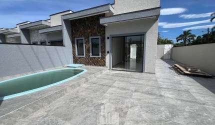 Casa com piscina em Pontal do Paraná