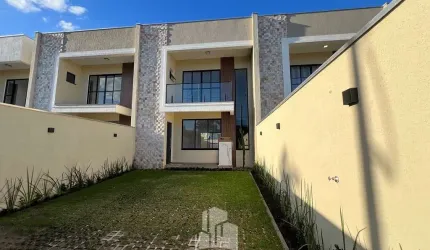 Sobrado quadra mar em Praia de Leste