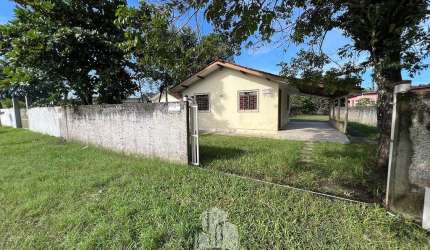 Casa sozinha no terreno em Pontal do Sul
