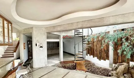 Casa com 3 Quartos à Venda, 642 m² por R$ 1.590.000