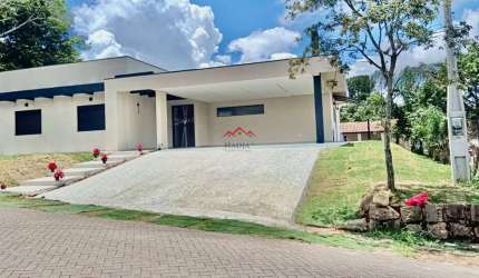 Casa à Venda no Condomínio Clube de Campo em Valinhos - SP