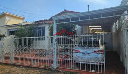 Casa Térrea com Amplo Terreno e ótima localização à Venda no Jardim Chapadão.