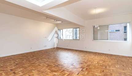 Apartamento à Venda em Jardim Paulista - 2 Dormitórios, 1 Suíte, Piscina e Garagem!