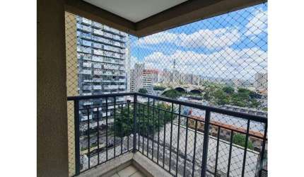 Apartamento de 55 metros², com sala, varanda, 2 quartos e cozinha com armários planejados no Bairro da Água Branca